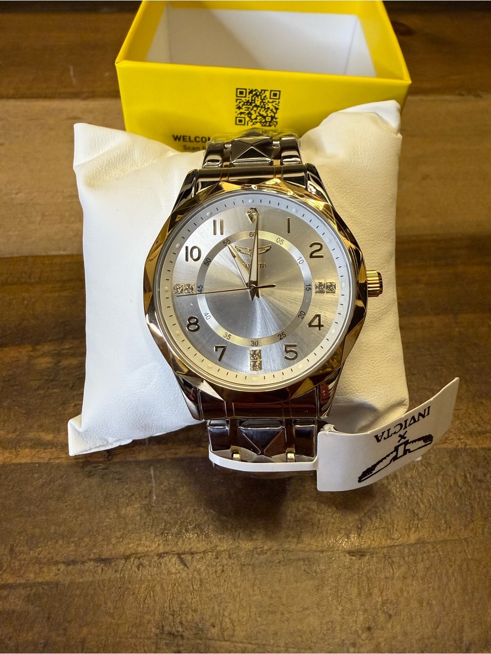 Invicta 69023 Unisex Quartz Watch Silver Gold Stainless Steel Diamond Box